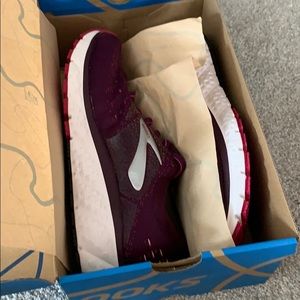 Brooks Women’s Running Shoes NWT